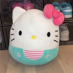 Hello Kitty squishmellow